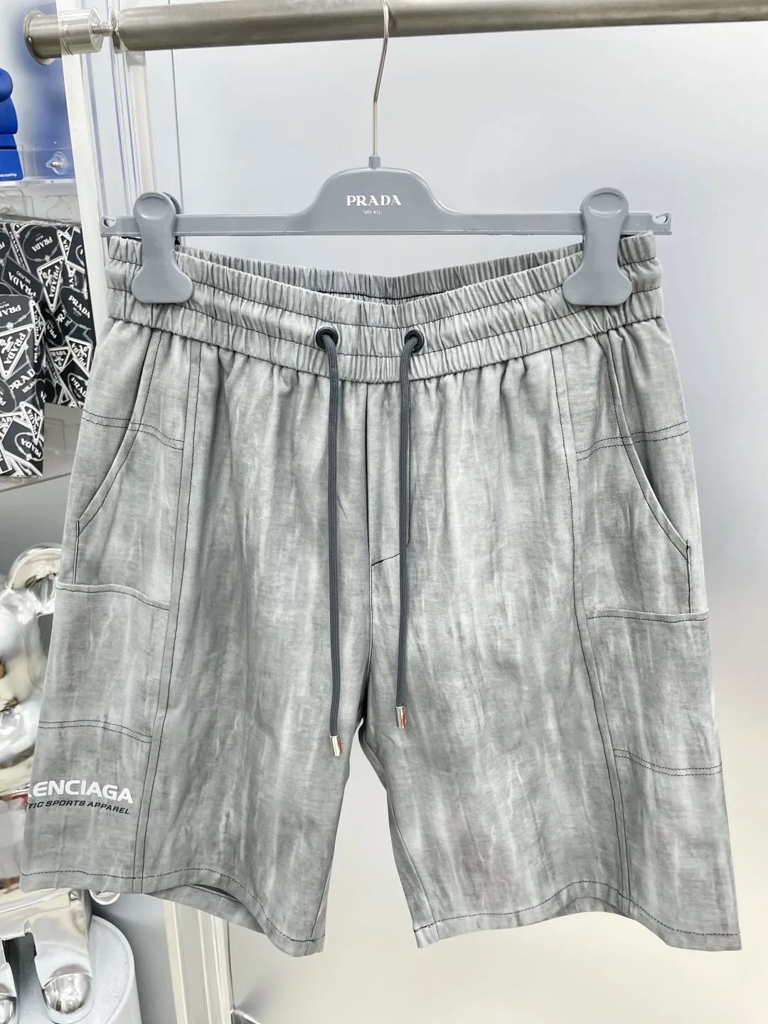Bal*Paris 2026 summer New Arrival brand LOGO shorts DD are on sale simultaneously on the official website. Brand Classic LOGO casual pants, customized fabrics, excellent comfort and strong touch. Highly recognisable, perfect appearance and craftsmanship. Size:M-3XL